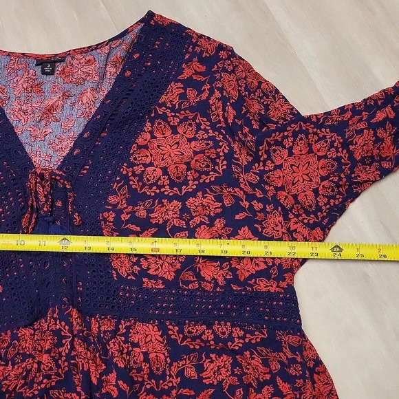 🛍Torrid Crinkle Gauze Red Blue Floral Lace Up Baby Doll Blouse Womens 3X - Picture 9 of 10